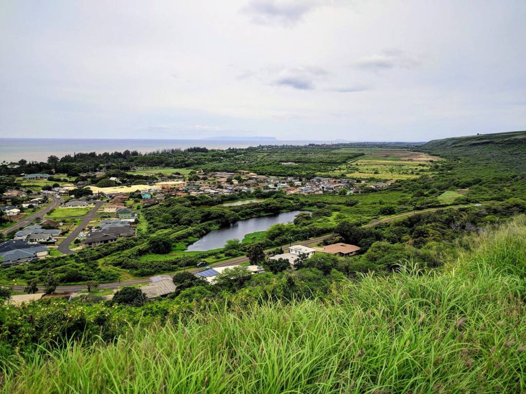 There is no such thing as a "big city" on Kauai. The most populous town, Kaapa, has around 10 000 residents