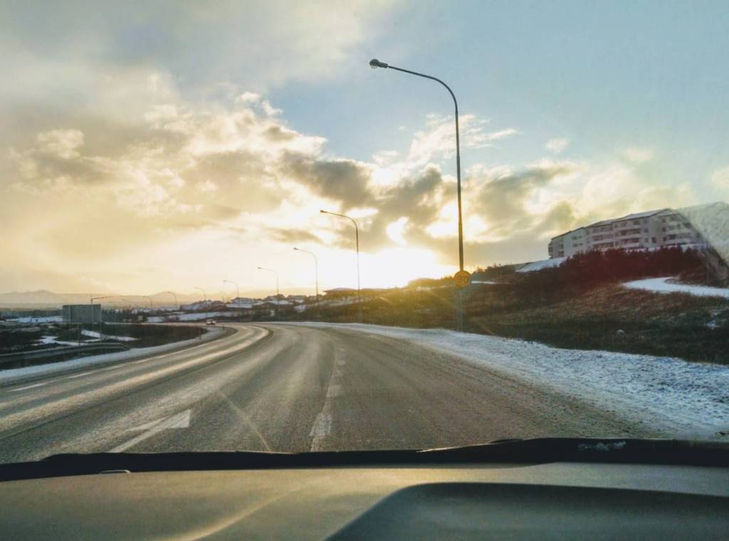Icelandic Christmastime: position of the sun at 1 pm