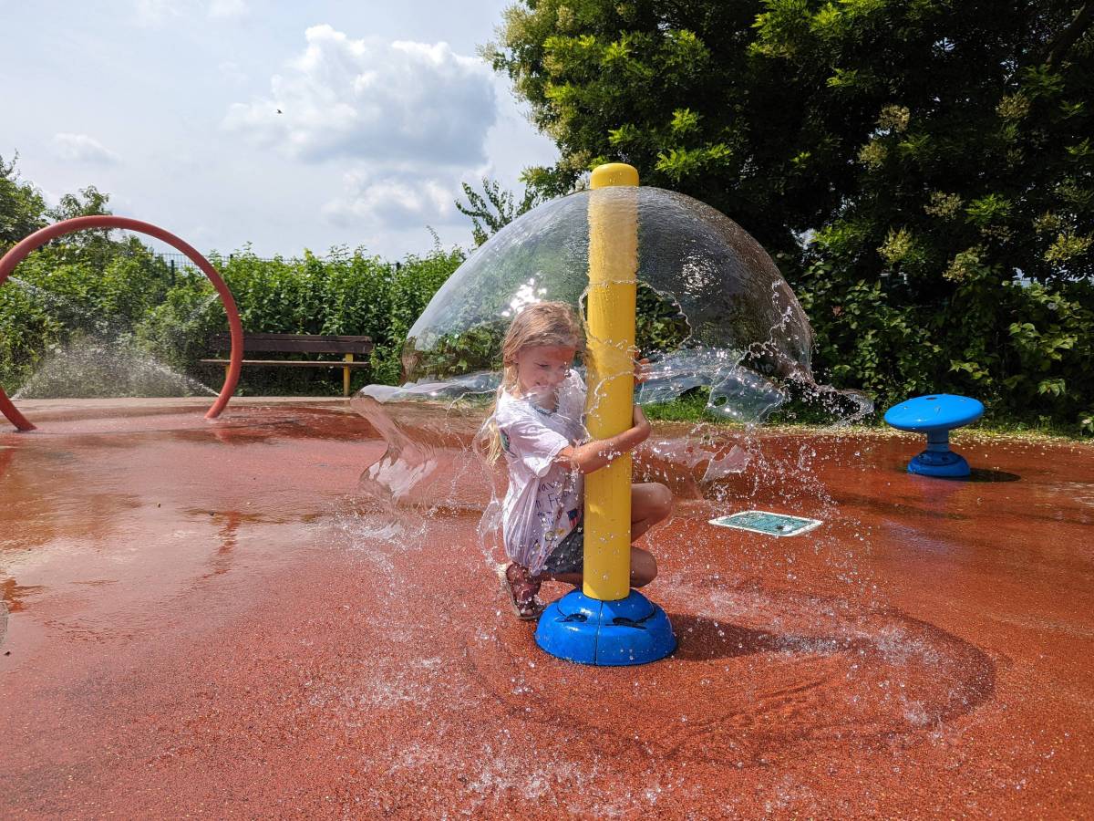 Water Play In Strasbourg: Parc Des Oiseaux, Hot Days Escape