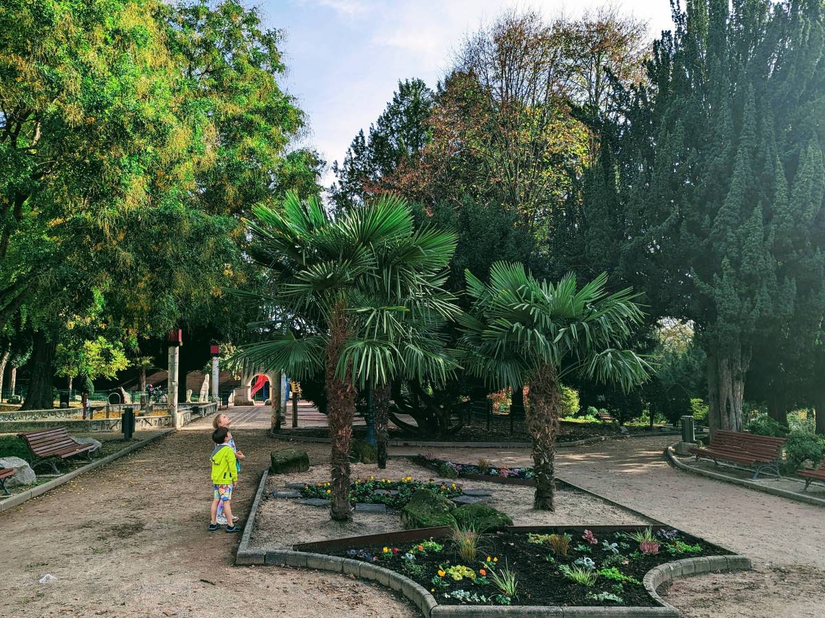 Unofficial garden at the beautiful Parc du Château or “Castle Park”