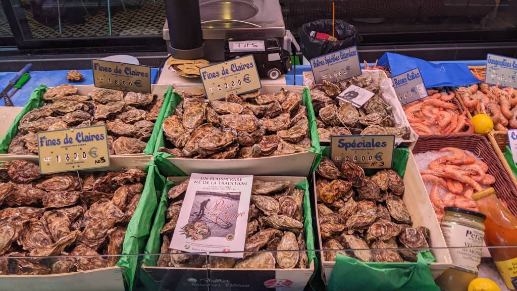 Oysters near Place d'Austerlitz, directly from the île de Ré, New Aquitaine region of France