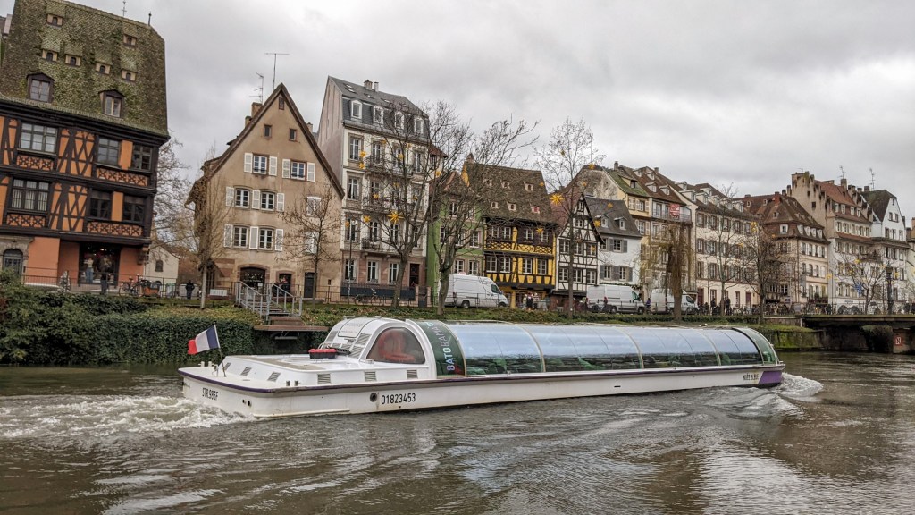 Batorama: covered boat tour during winter in Strasbourg