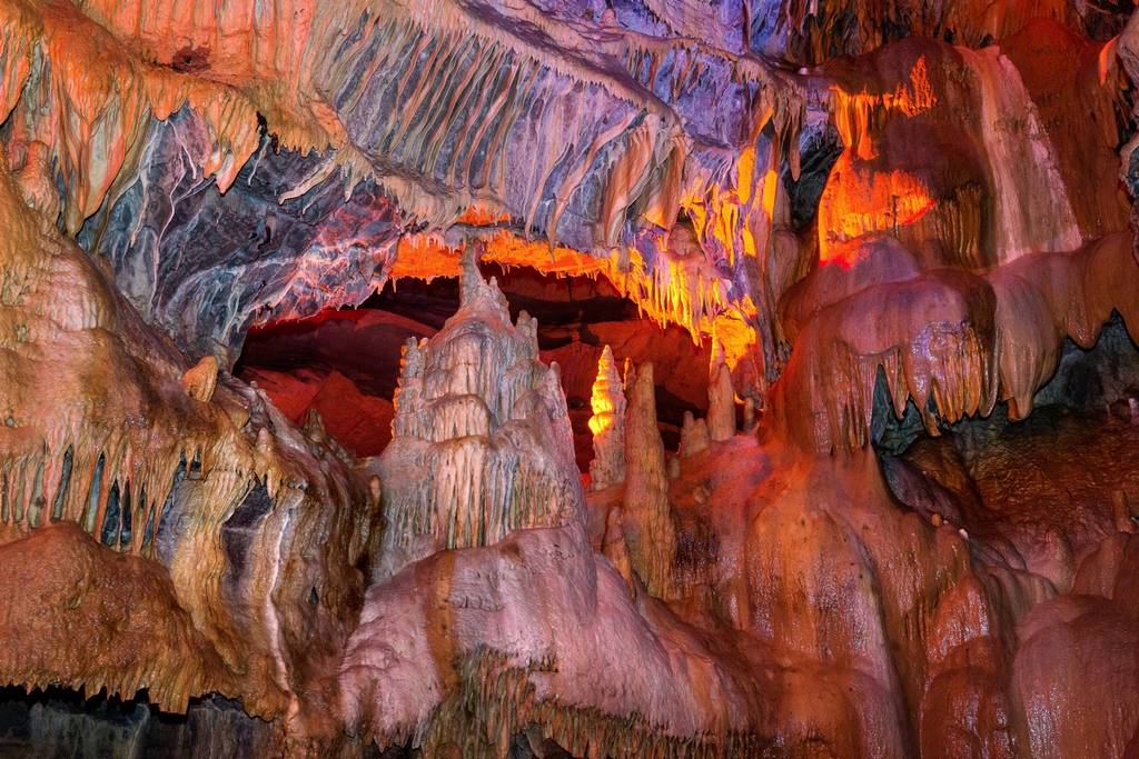 Les Grottes de Baume-les-Messieurs. 