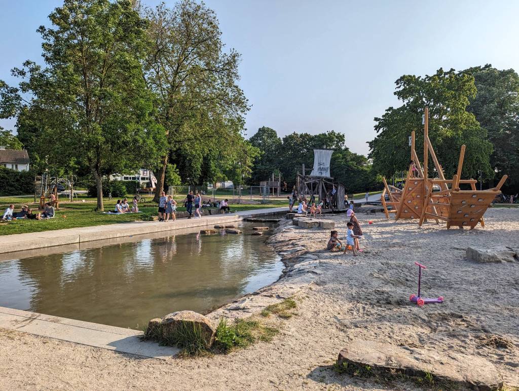 There are always families from France, like us :)