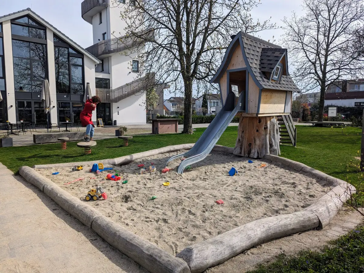 cafe with playground in Kehl